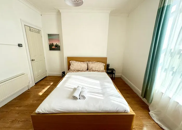 Cozy Large Near City Centre *