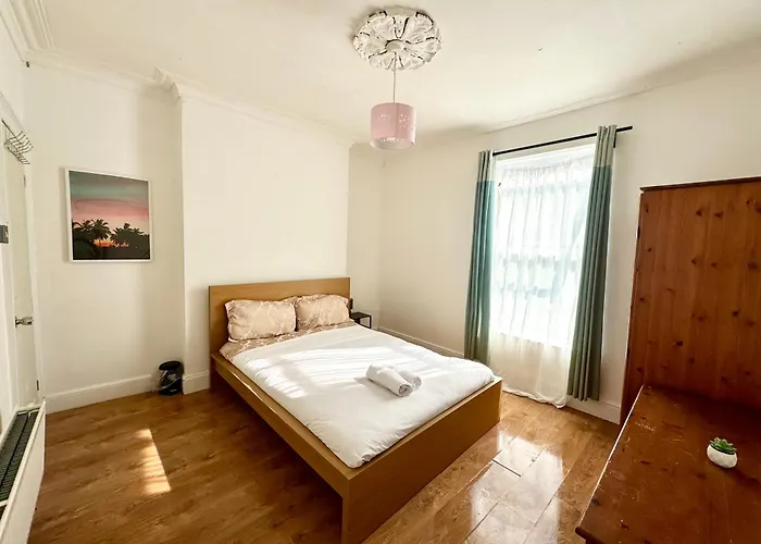 Cozy Large Near City Centre * Бристоль