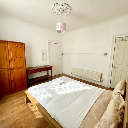Habitación en casa particular Cozy Large Near City Centre