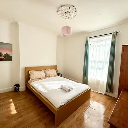 Cozy Large Near City Centre * Bristol