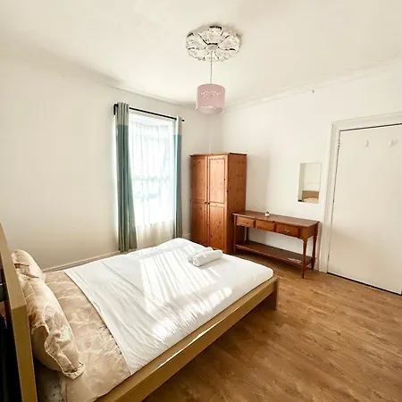 Cozy Large Near City Centre Homestay szállás *